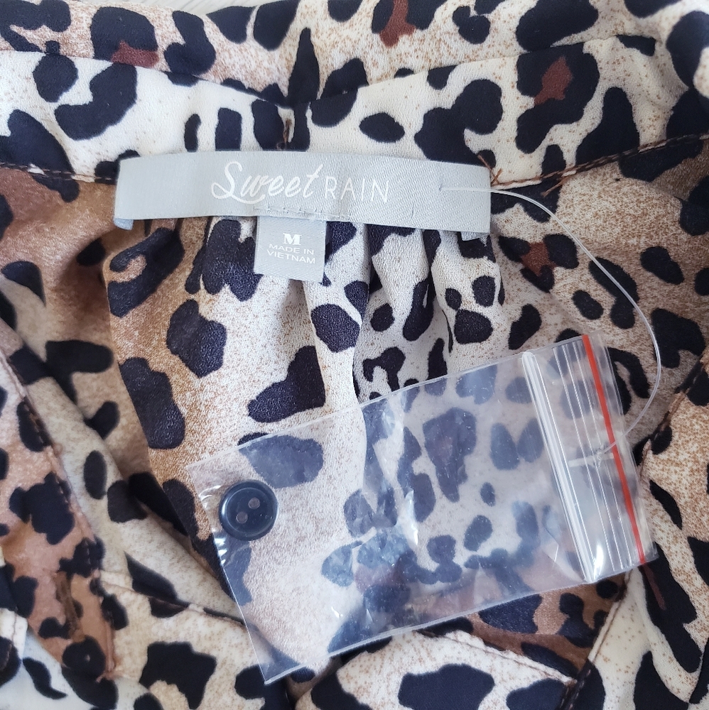 Cheetah Print Ruffle Top - Picture 3 of 5